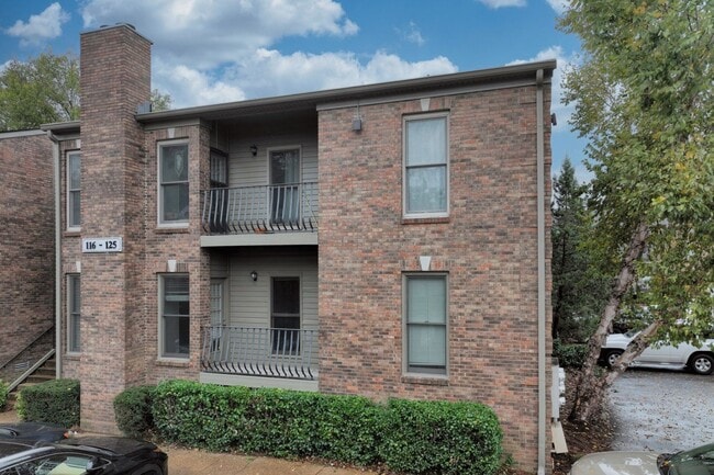 Building Photo - **UPDATED FIRST-FLOOR CONDO IN DESIRABLE P...