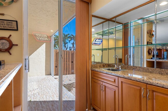 Building Photo - 822 NE 25th Ave