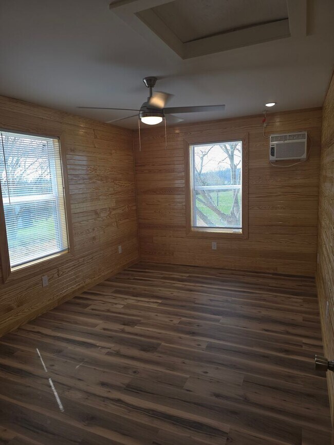 Building Photo - Hilltop Retreat with Stunning Views – Fully Remodeled 3BR/2BA Home