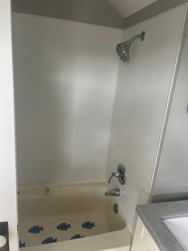 Building Photo - FOR RENT: Recently renovated home in Neenah!