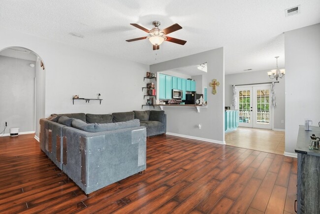 Building Photo - Charming 3BR Home in Richmond Hill with Pond View & Great Location!