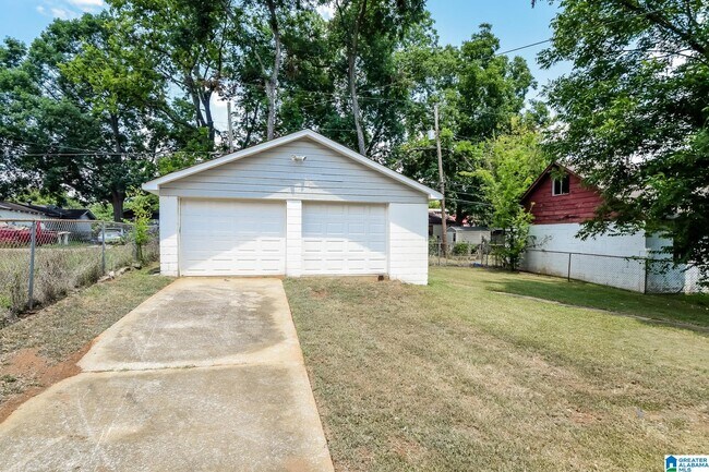 Building Photo - 1548 53rd St Ens
