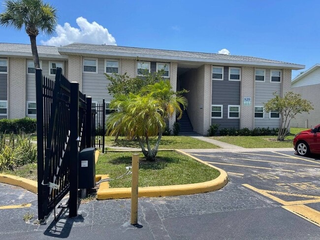 Building Photo - LAS PALMAS AT SAND LAKE CONDO