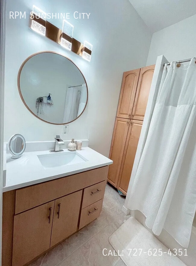 Building Photo - 808 24th Ave N