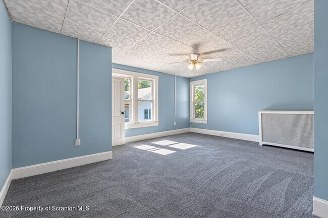Building Photo - 1638 Sanderson Ave