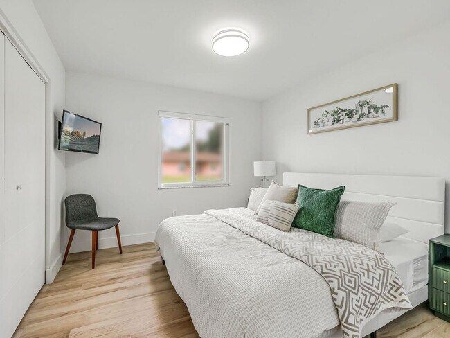 Building Photo - 16010 NW 37th Ct