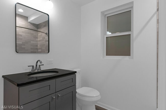 Building Photo - 5841 N Medina Ave