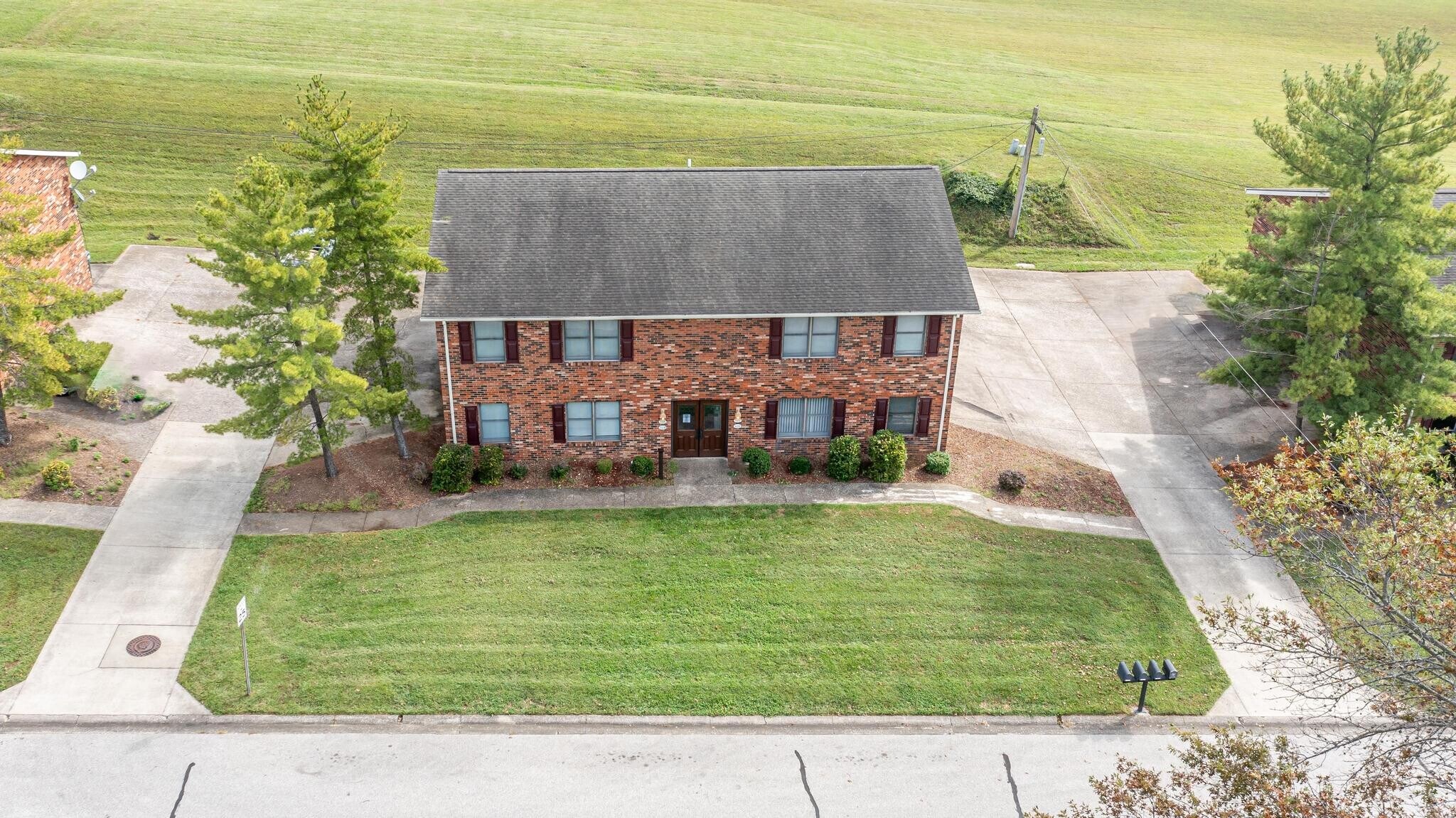 Building Photo - 550 Circle Pine Dr