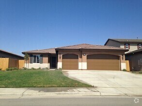 Building Photo - BEAUTIFUL  4+2 - $2550+$2550 Deposit - 93313