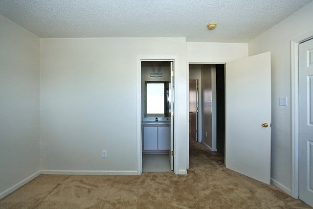 Building Photo - Close to area splash pad and parks