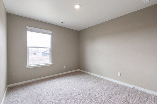 Building Photo - 1939 Knobby Pine Dr