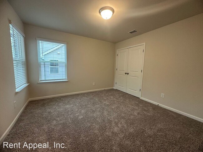 Building Photo - 3 br, 2.5 bath House - 270 Timberland Avenue