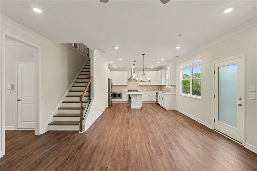 Building Photo - 545 Cresentry Brook