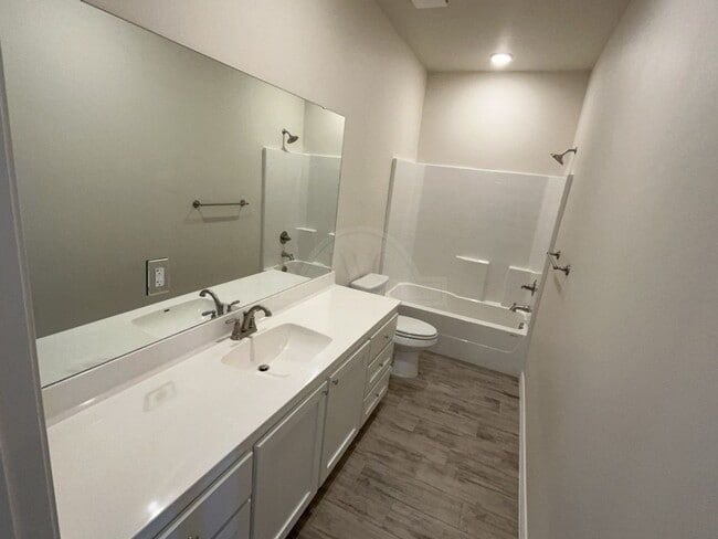 Building Photo - 5100 Rose Petal Ct