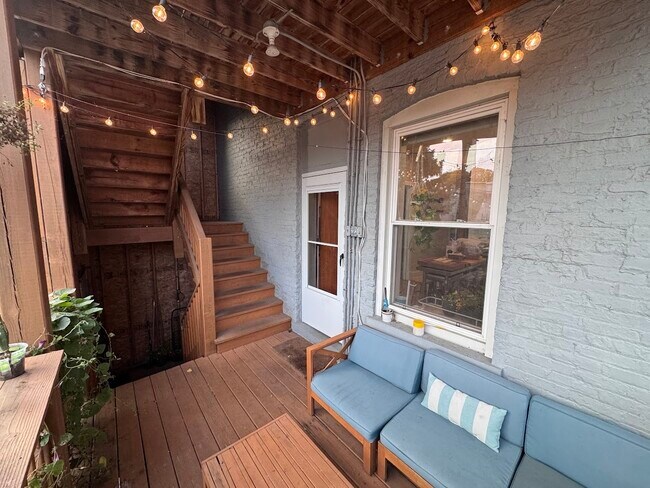 Building Photo - 2251 W Giddings St