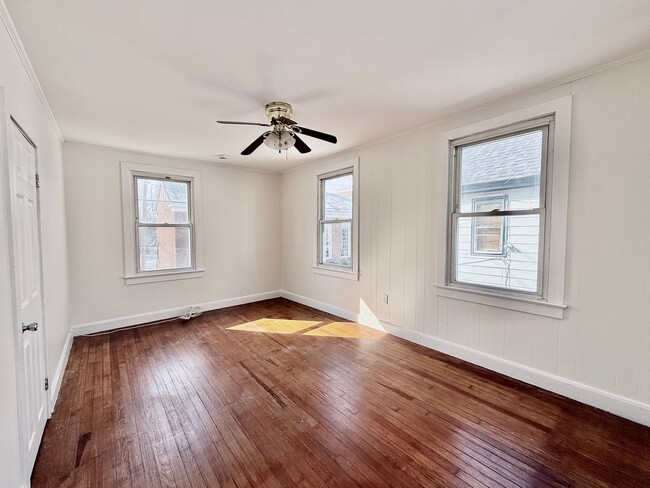 Building Photo - FOR RENT- Spacious 4 Bedroom 2 Bath Home in Penns Grove $2000