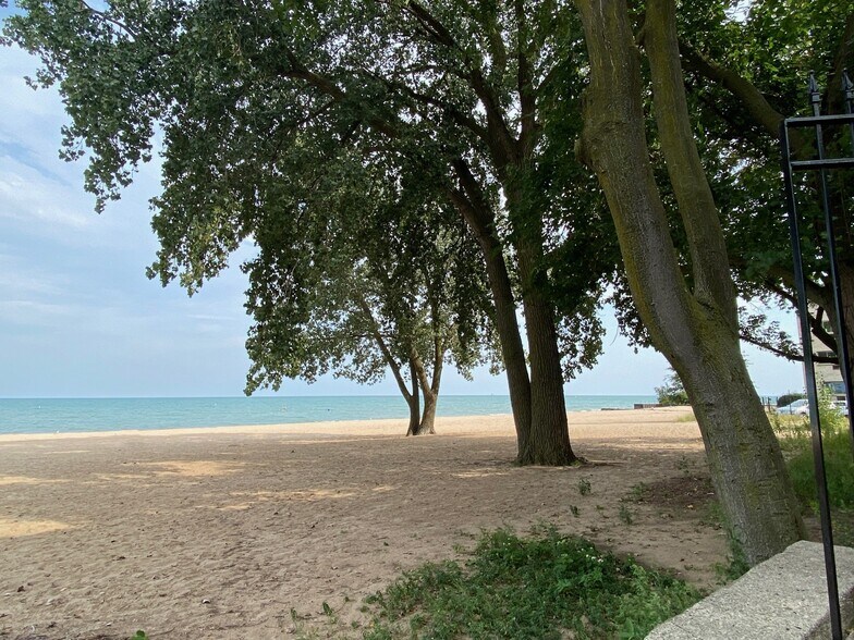 Building Photo - 1055 W Pratt Blvd