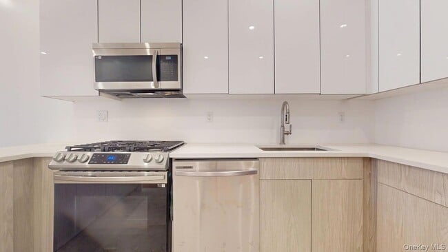 Building Photo - 1198 Greene Ave