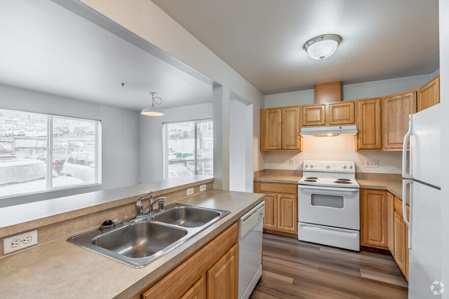 3BR, 2BA - 1,100SF - Kitchen - Broadway Apartments
