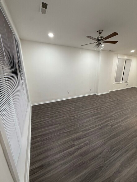 Building Photo - 1649 W Garfield Blvd