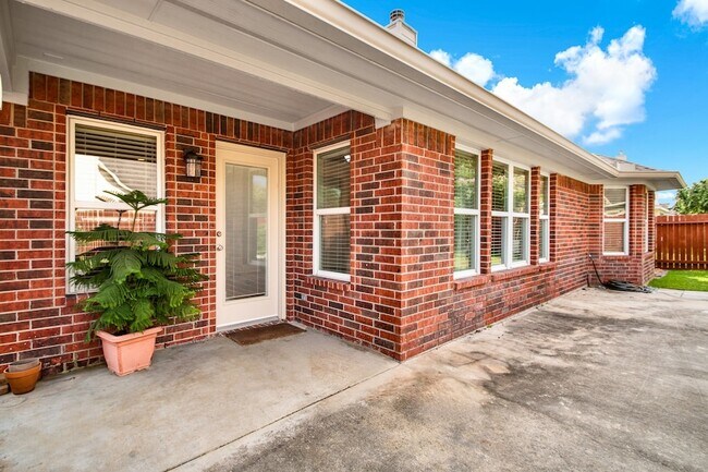 Building Photo - 9226 Fernwillow Dr