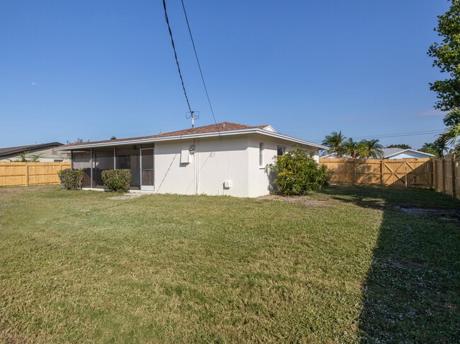 Building Photo - 438 Clover Rd