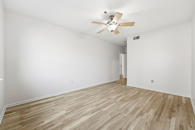 Building Photo - 86 Clinton St