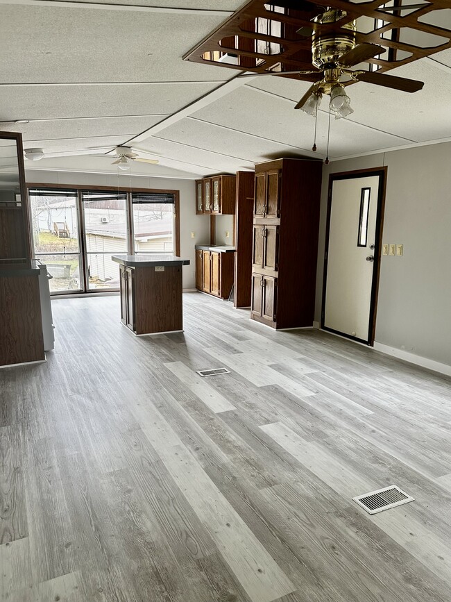 Building Photo - 4617 US-60