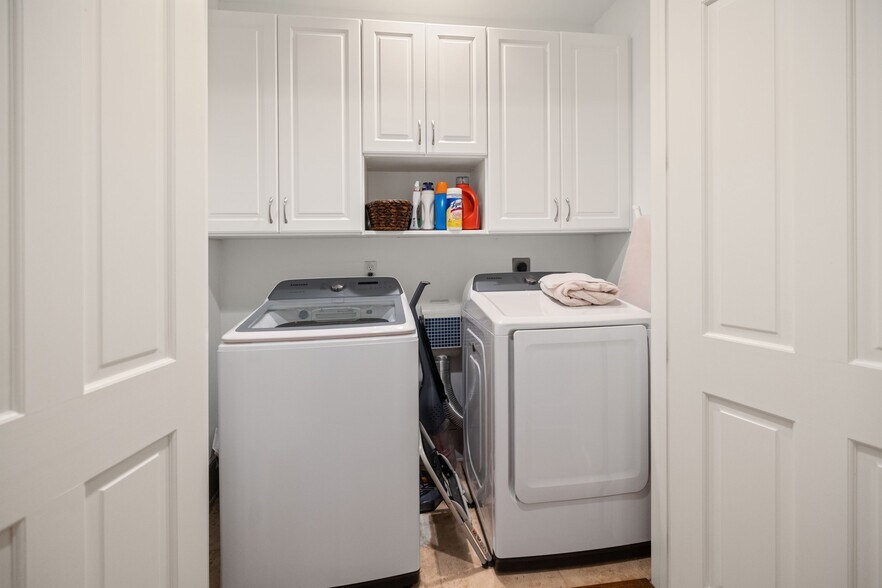 In-unit Laundry - 3400 Magazine St
