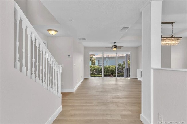 Building Photo - 3651 NE Pineapple Ave