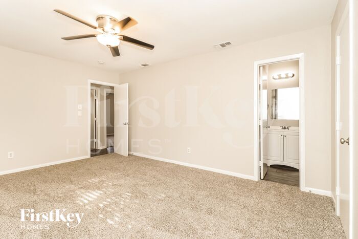 Building Photo - 1715 Glenview Ln