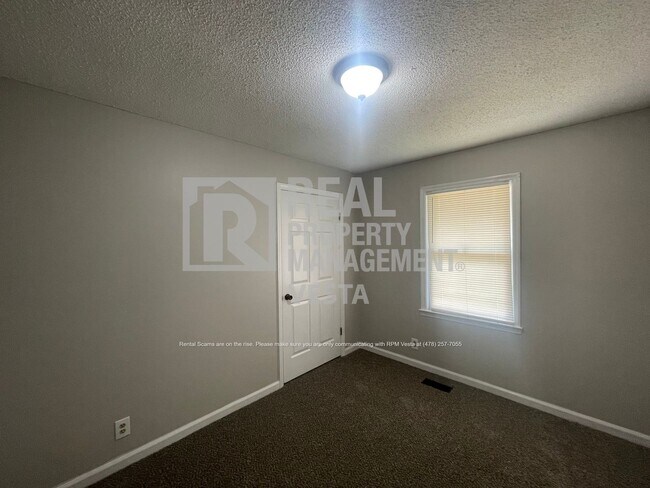 Building Photo - 102 River Chase Court-