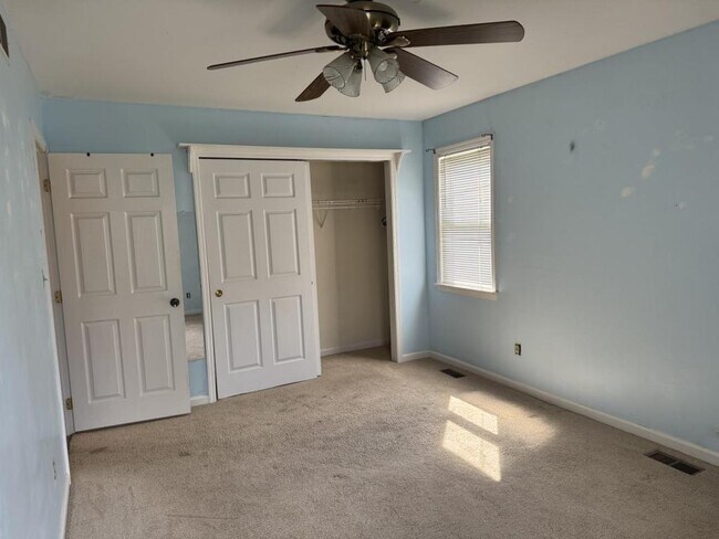 Building Photo - 1 Robin Hood Ct