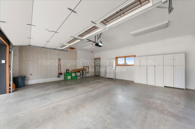 Building Photo - 5203 N Mulvaney Ct