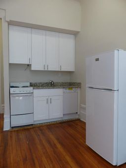 Building Photo - 69 W 106th St