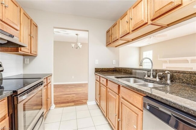 Building Photo - 578 Peregrine St