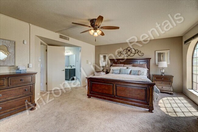 Building Photo - FURNISHED CONDO WITH POOL