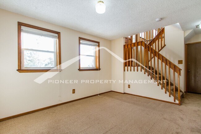 Building Photo - Split-level Home With Fenced Backyard and 2 Large Decks!