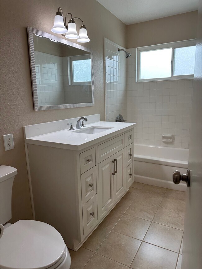 Building Photo - 1393 Scotch Cir