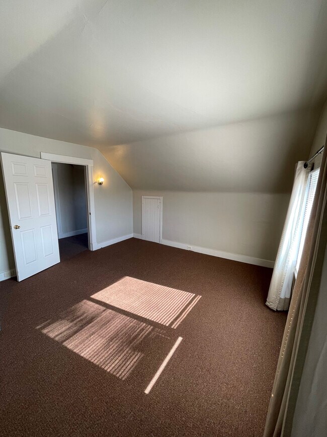 Attic Room 1 - 266 Bodmann Ave