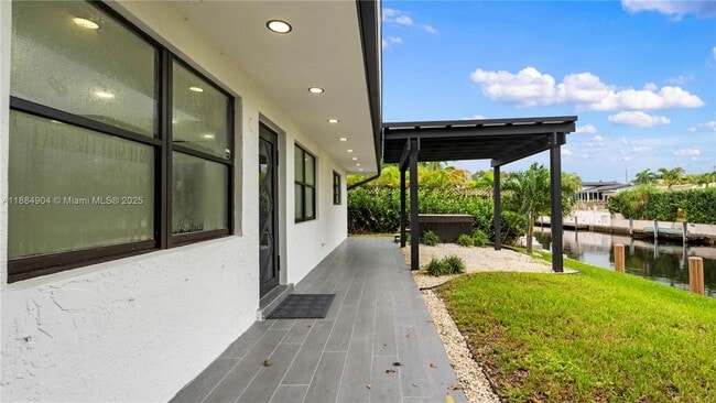 Building Photo - 2413 Gulfstream Ln
