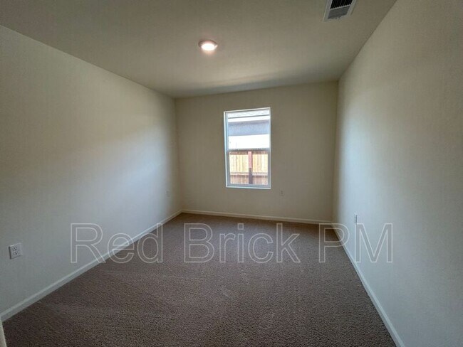 Building Photo - 38 River Oak Ct