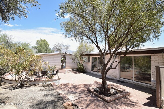 Building Photo - 6902 E Big Bear Dr