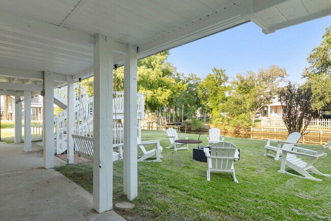 Building Photo - 806 Deer Dr
