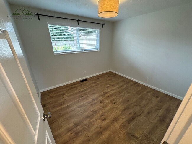 Building Photo - Fully Updated 3 Bedroom 1 Bathroom