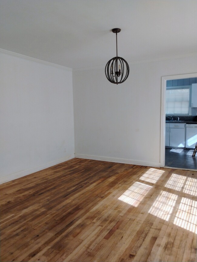 Dining room 1 - 3596 N Stratford Rd NE