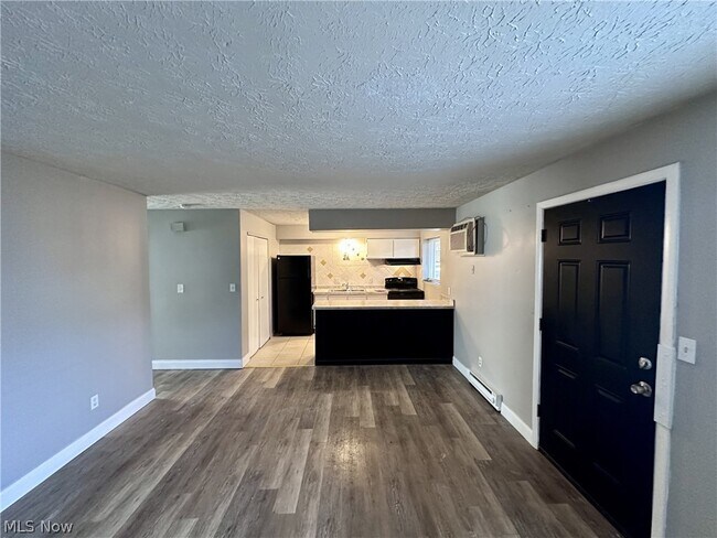 Building Photo - 480 Massillon Rd