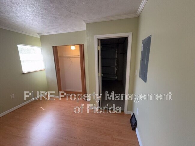 Building Photo - 9 Banyan Course Run