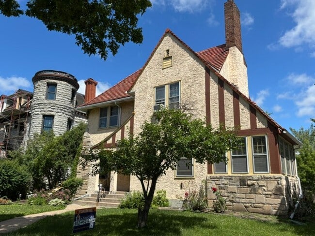 Building Photo - 241 Dayton Ave