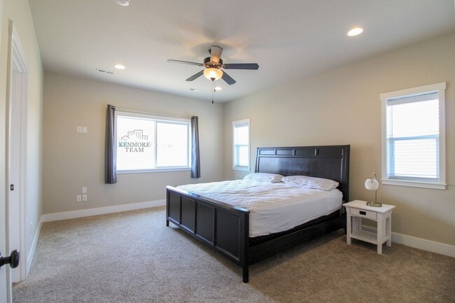 Building Photo - FURNISHED: 4 Bedroom, 2.5 Bath Home in Kennewick